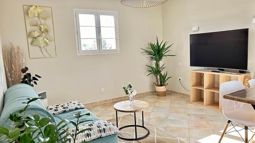 2 Hebergements - 10 Couchages - Parking, Piscine, Jacuzzi - Convivialite Roquebrune-sur Argens Zewnętrze zdjęcie