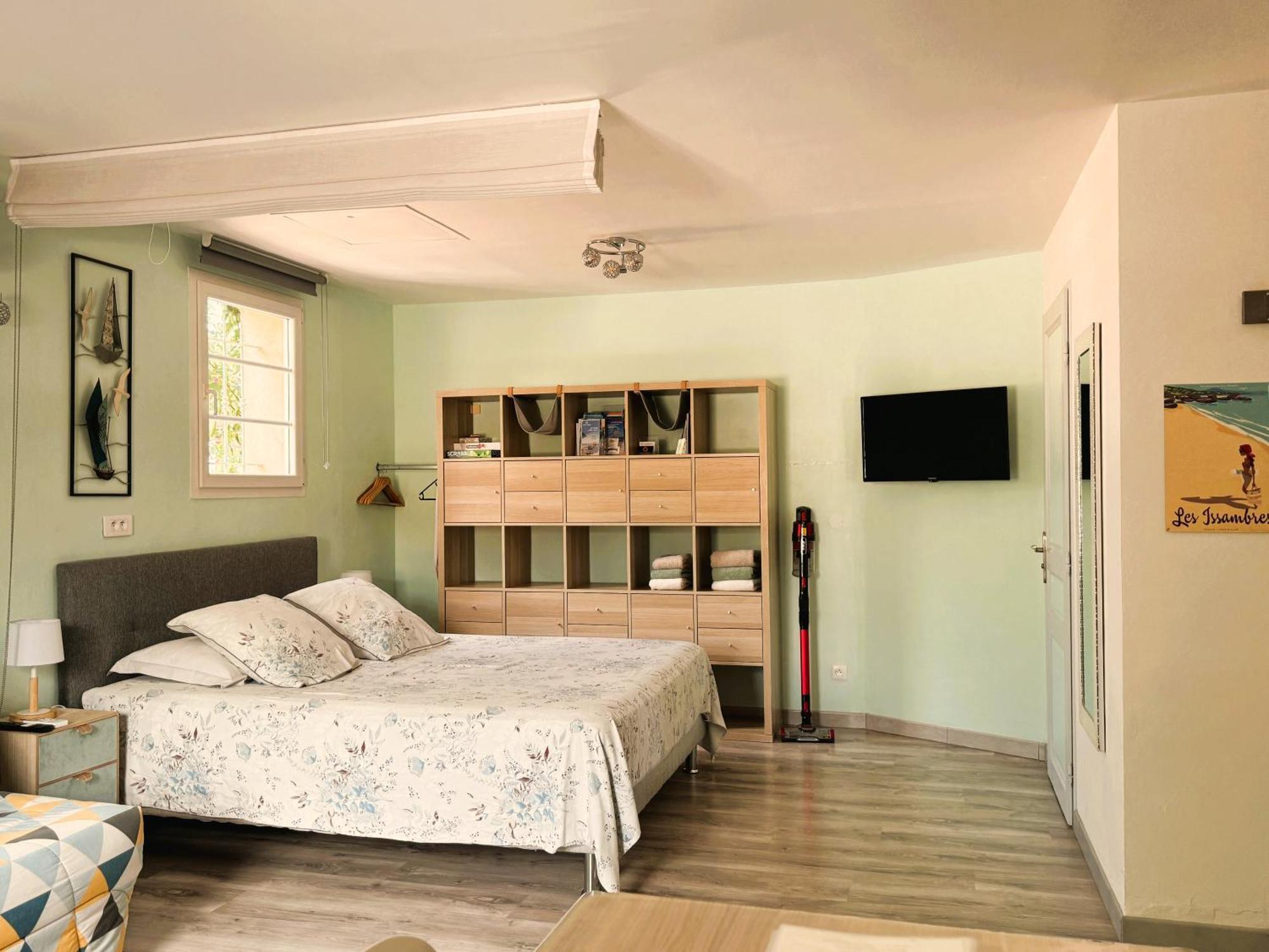 2 Hebergements - 10 Couchages - Parking, Piscine, Jacuzzi - Convivialite Roquebrune-sur Argens Zewnętrze zdjęcie